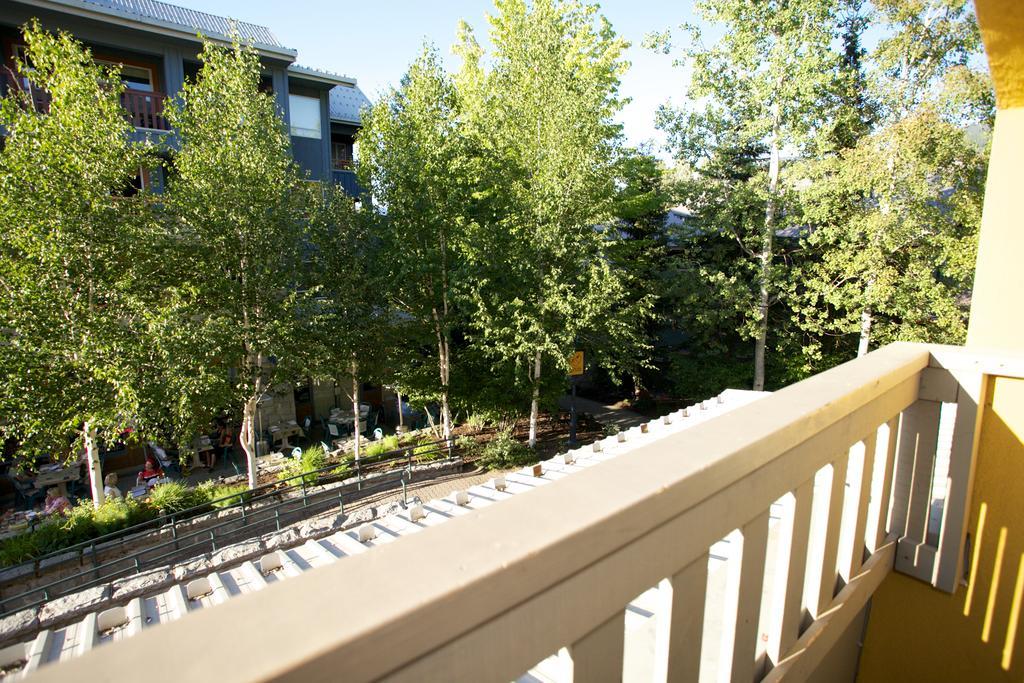 Town Plaza By Mountainview Accommodation Γουίστλερ Δωμάτιο φωτογραφία